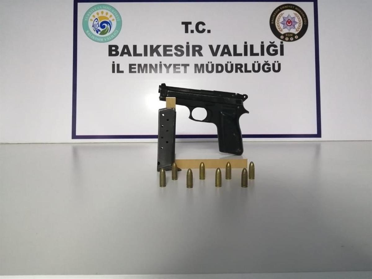 Balıkesir&rsquo;de 3 silah ele ge&ccedil;irildi