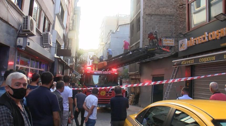 Beyoğlu'nda hareketli anlar! Çatıdan düşen kadın ağır yaralandı