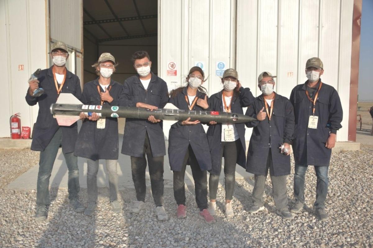 B&uuml;y&uuml;kşehir&rsquo;in desteklediği &ouml;ğrenciler roket yarışmasına katıldı