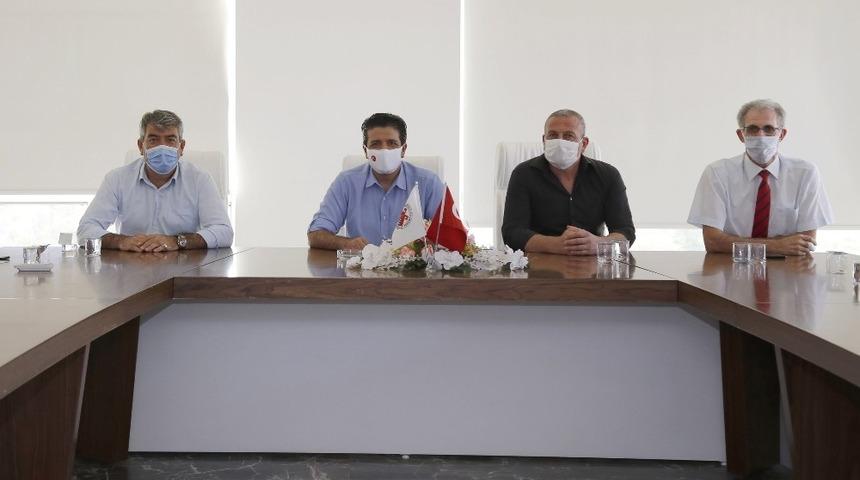 Başkan Genç: " 200 bin maske ve 25 bin litre dezenfektan dağıttık"