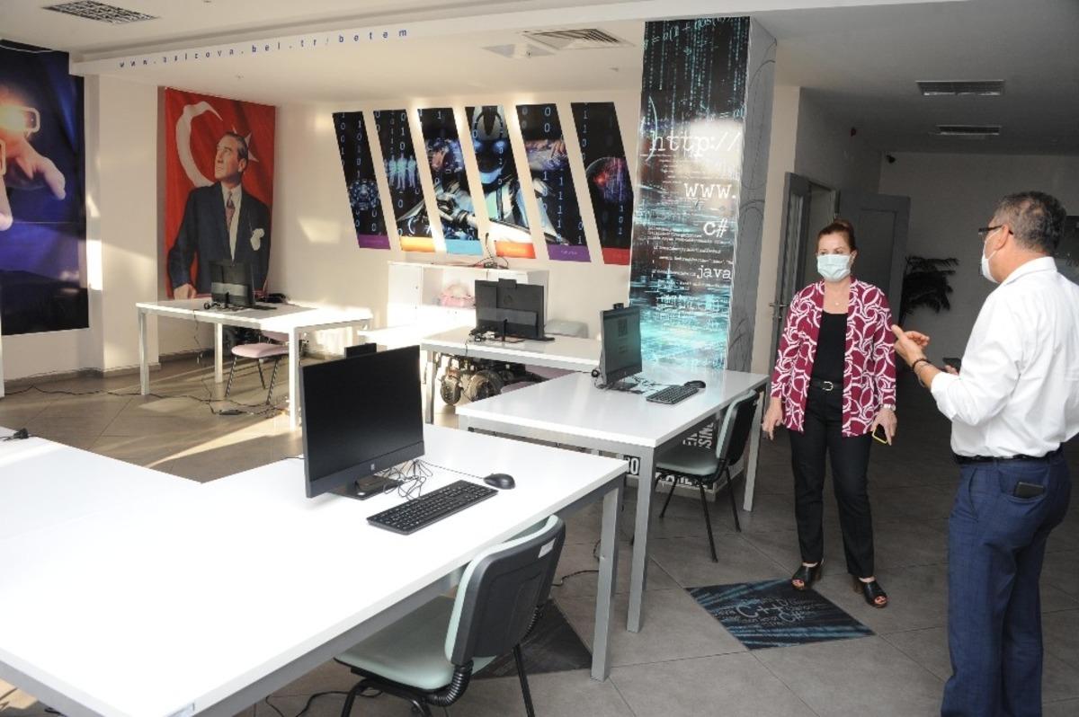 Bal&ccedil;ovalı &ccedil;ocuklara internet m&uuml;jdesi