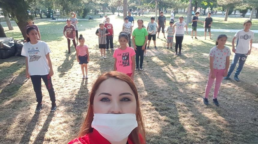 Kadın muhtarın spor aşkı &ccedil;ocuklara değdi