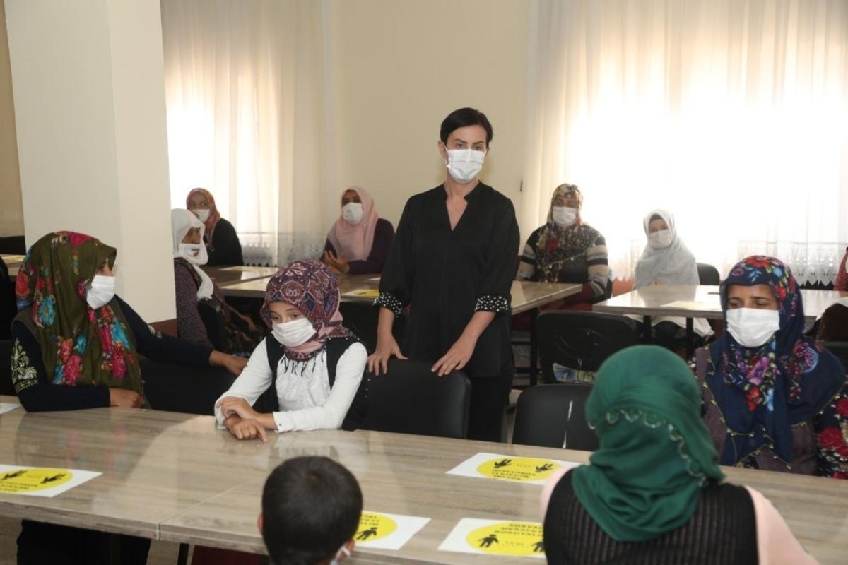 İpekyolu Belediyesinden kadınlara korona vir&uuml;s eğitimi