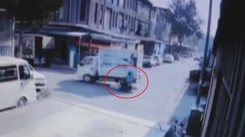 Kamyonetin altında kaldı