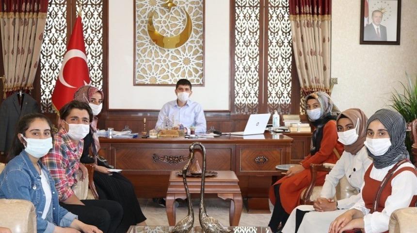 &Ouml;ğrencilerden Kaymakam Kayabaşı&rsquo;na ziyaret