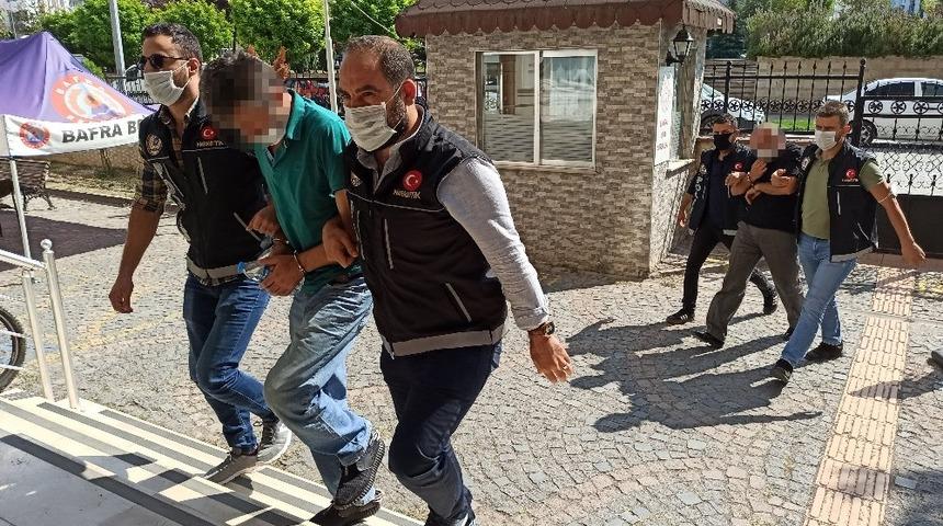 Eroin ve metamfetamin maddesi ile yakalanan şahıslar adliyede