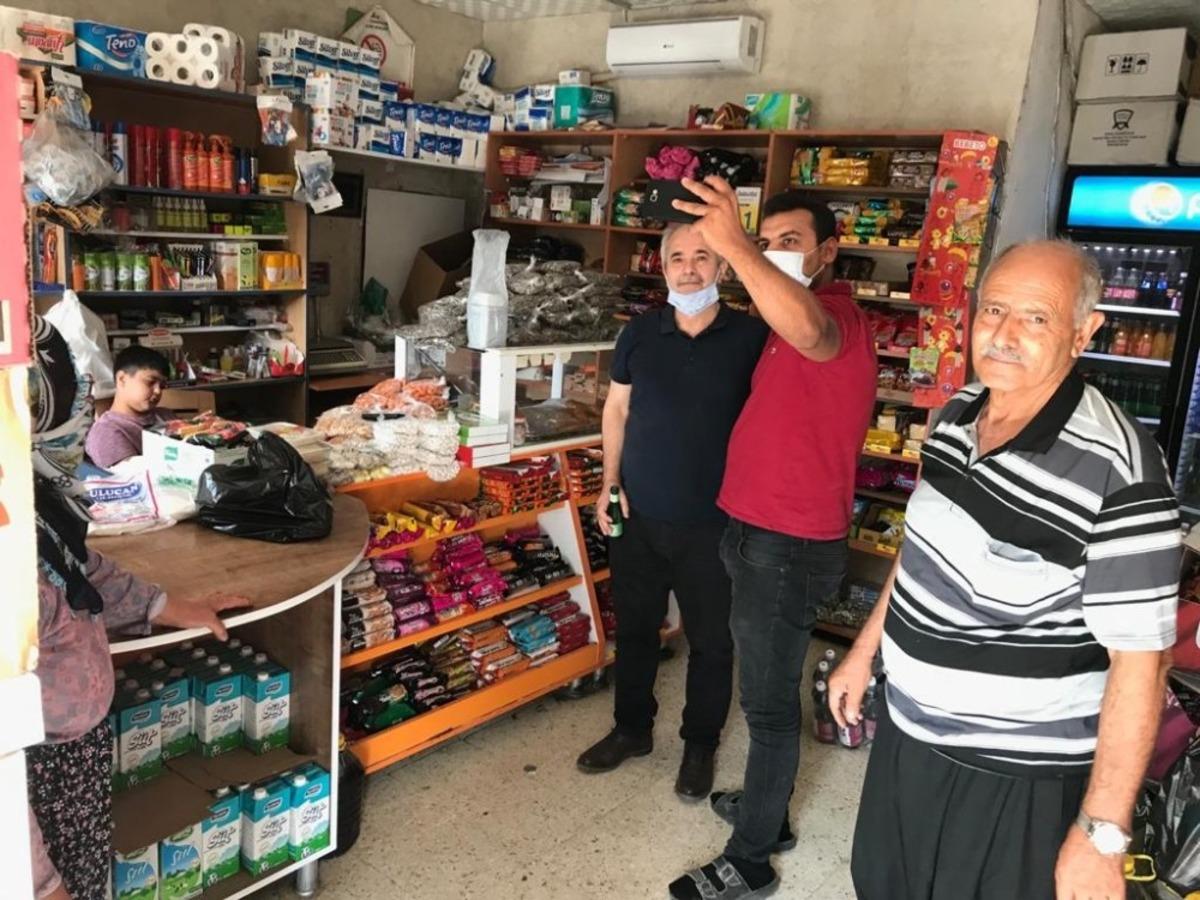 Başkan &Ouml;zgan hizmetleri anlatıyor talepleri dinliyor