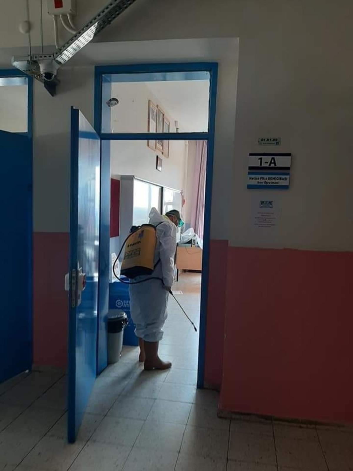 &Ouml;ğrenciler okuldan ayrılınca dezenfekte yapılıyor