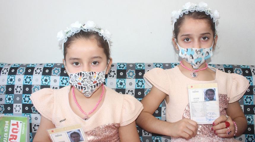 İkizlerine Türkiye ve Suriye isimlerini veren çift: Nereye gitsem çok şaşırıyorlar 