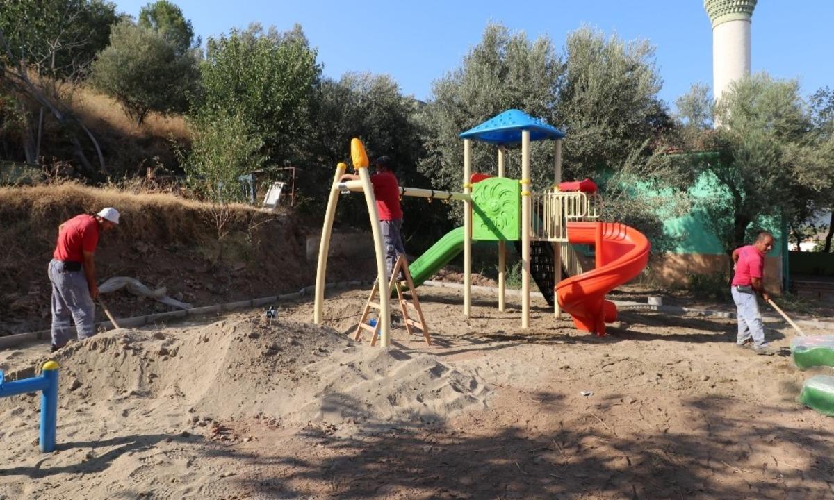 Turgutlu Belediyesinden Ak&ccedil;apınar Mahallesine yeni &ccedil;ocuk oyun alanı