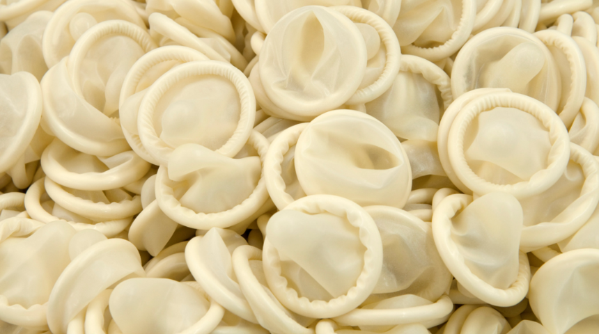 Polis baskın yaptı! 324 bin prezervatif ele geçirildi