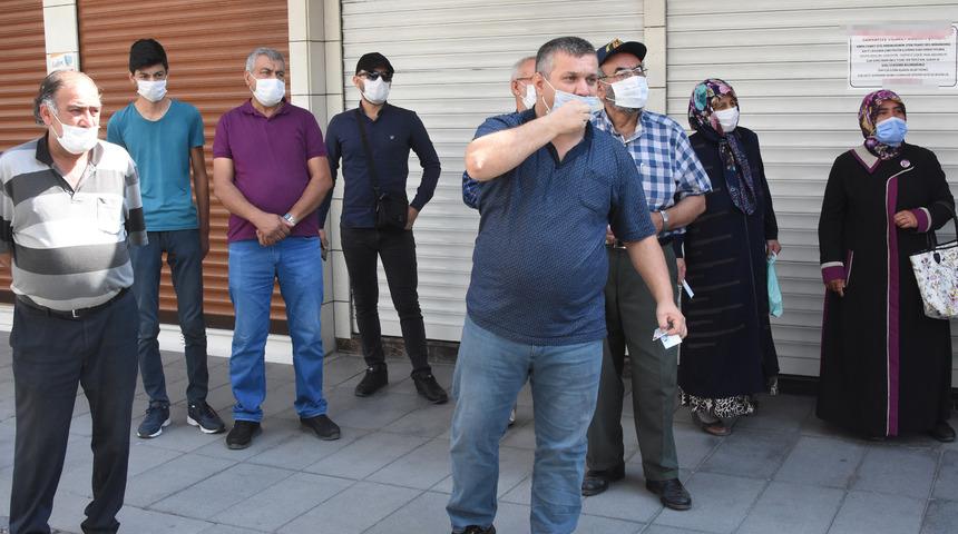 Kuyumcu tarafından dolandırıldıkları iddiasıyla eylem yaptılar