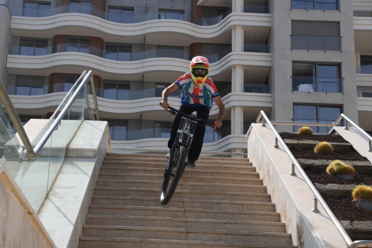 Konyaaltı bisiklet&ccedil;isi Downhill Yarışları&rsquo;nda şampiyon oldu