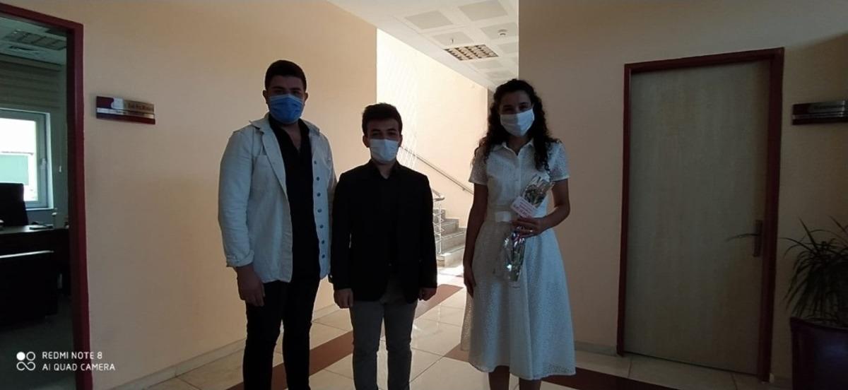 &Uuml;lk&uuml; ocaklarından sağlık &ccedil;alışanlarına karanfil