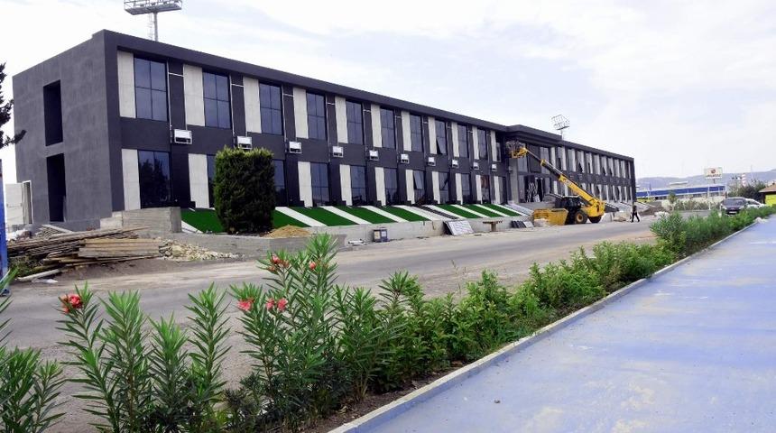 Aliağa Belediyesi ek hizmet binasında son rötuşlar