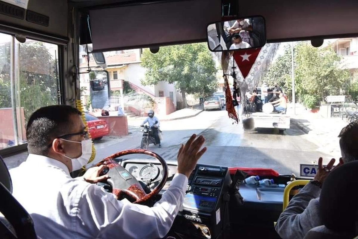 Başkan &Ouml;z direksiyona ge&ccedil;ti, kutlamalara renk kattı
