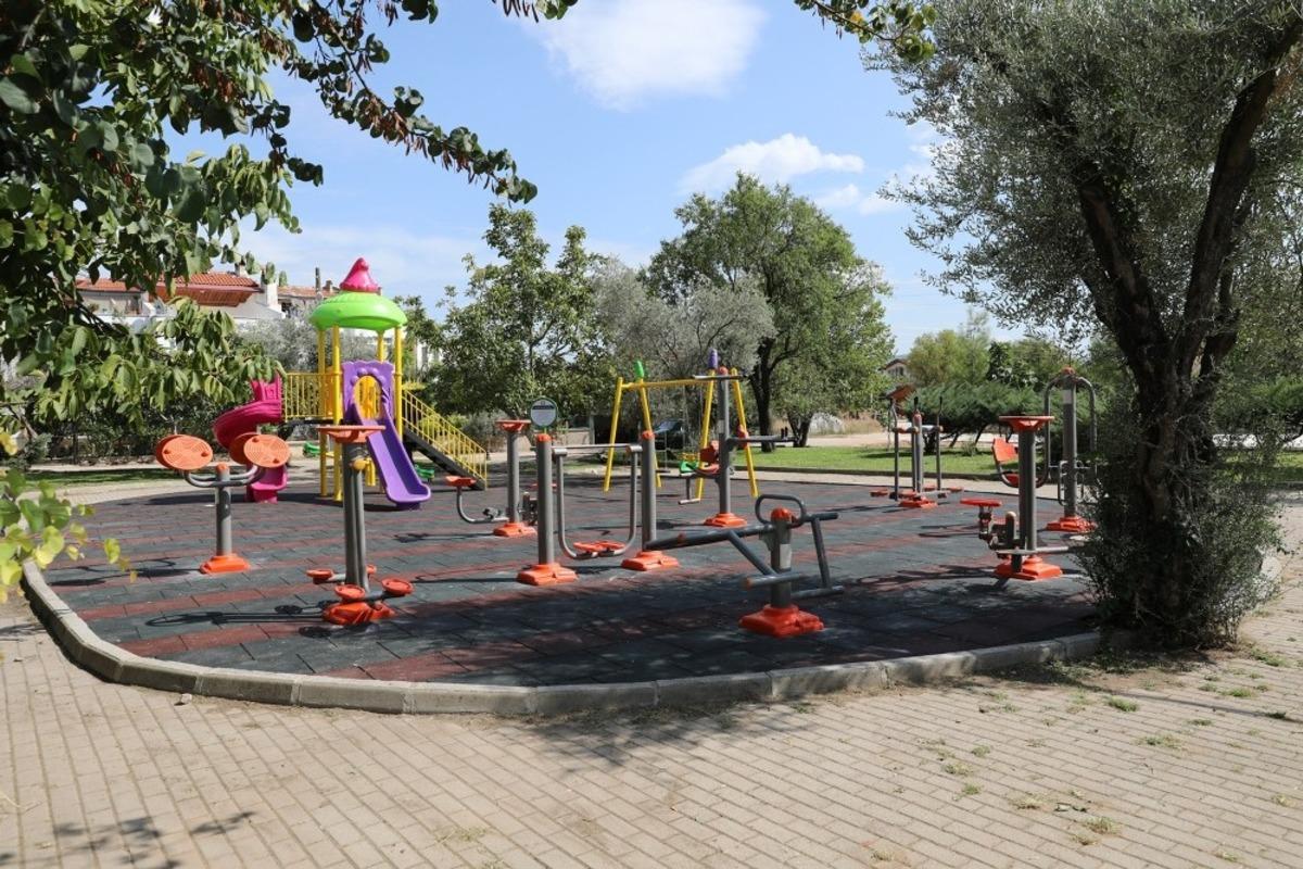 Parkların yenileme &ccedil;alışmaları devam ediyor