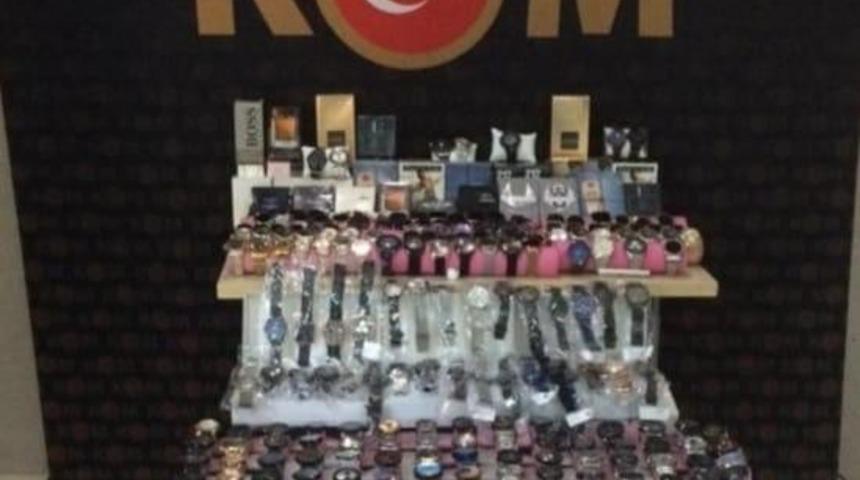Samsun’da kaçak parfüm ve saat ele geçti