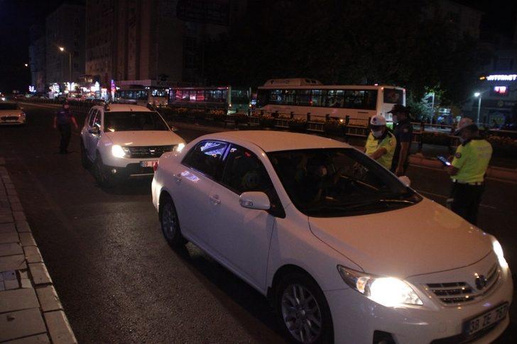 Maske takmayan vatandaştan ceza yazan polise tepki G1