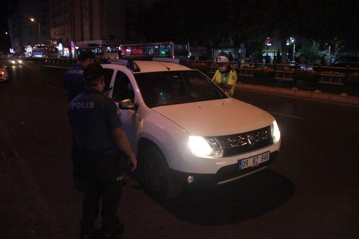 Maske takmayan vatandaştan ceza yazan polise tepki G2