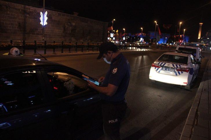 Maske takmayan vatandaştan ceza yazan polise tepki G3