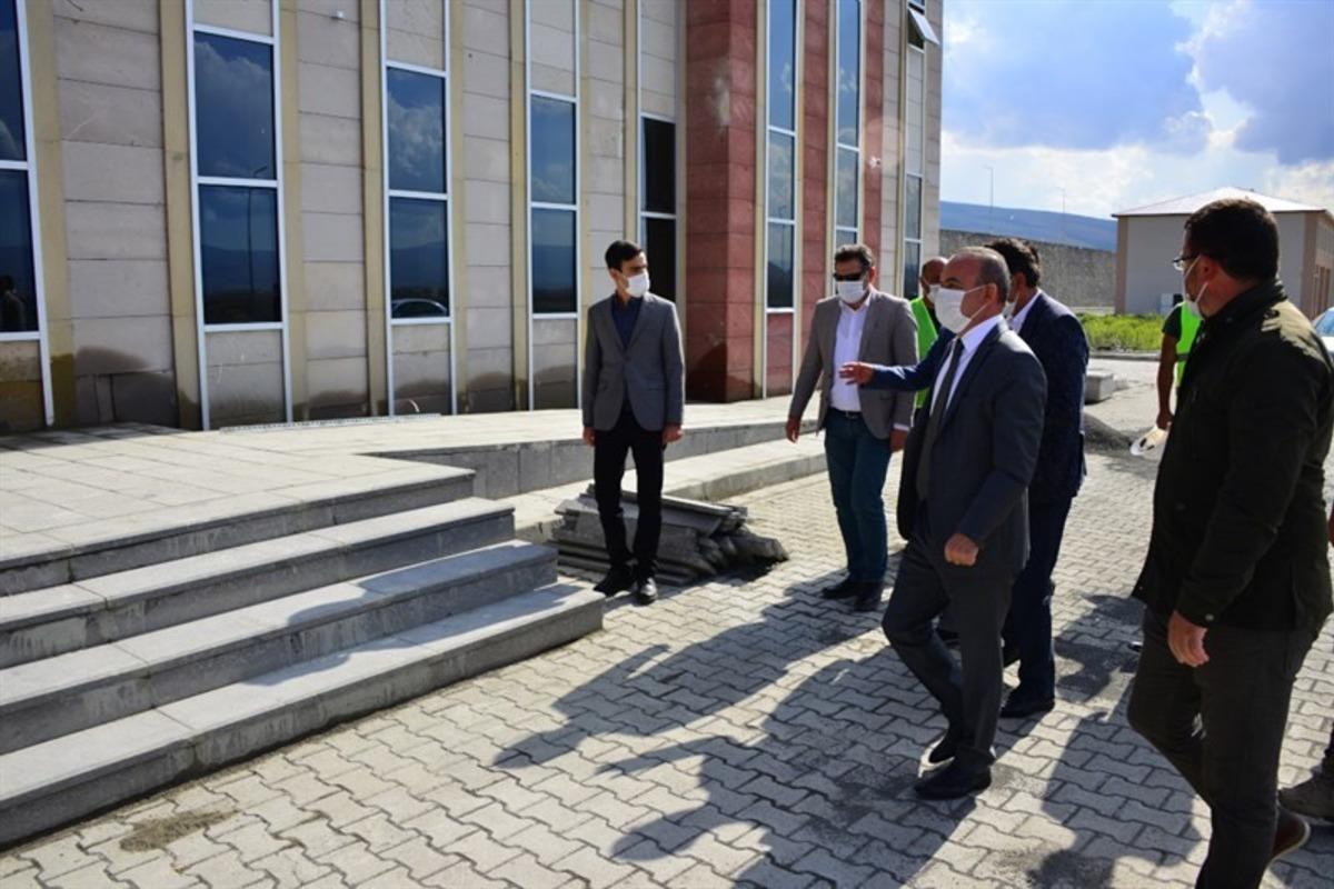 Vali H&uuml;seyin &Ouml;ner, DSİ hizmet binasında incelemelerde bulundu