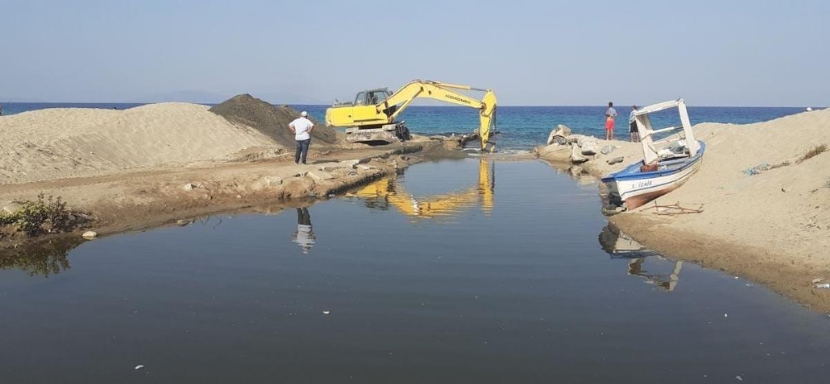 Balık &ouml;l&uuml;mleriyle dikkat &ccedil;eken Kocag&ouml;l&rsquo;&uuml;n denizle bağlantısını sağlayan kanal a&ccedil;ıldı