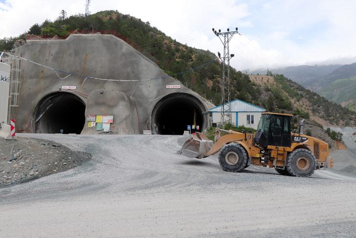 Avrupa'nın en uzunu olacak Zigana Tüneli'nin yüzde 74'ü tamamlandı