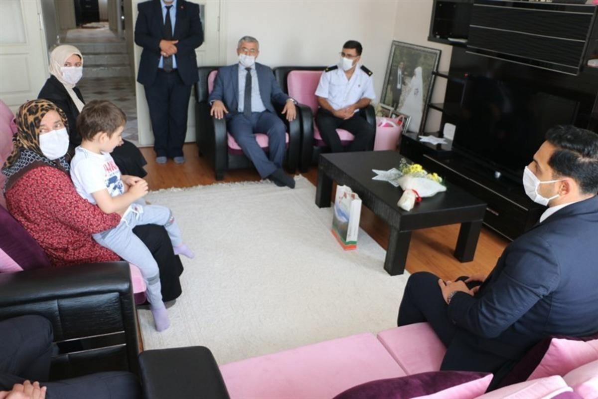 Kaymakam Erdem ilk ziyaretini şehit ailelerine yaptı
