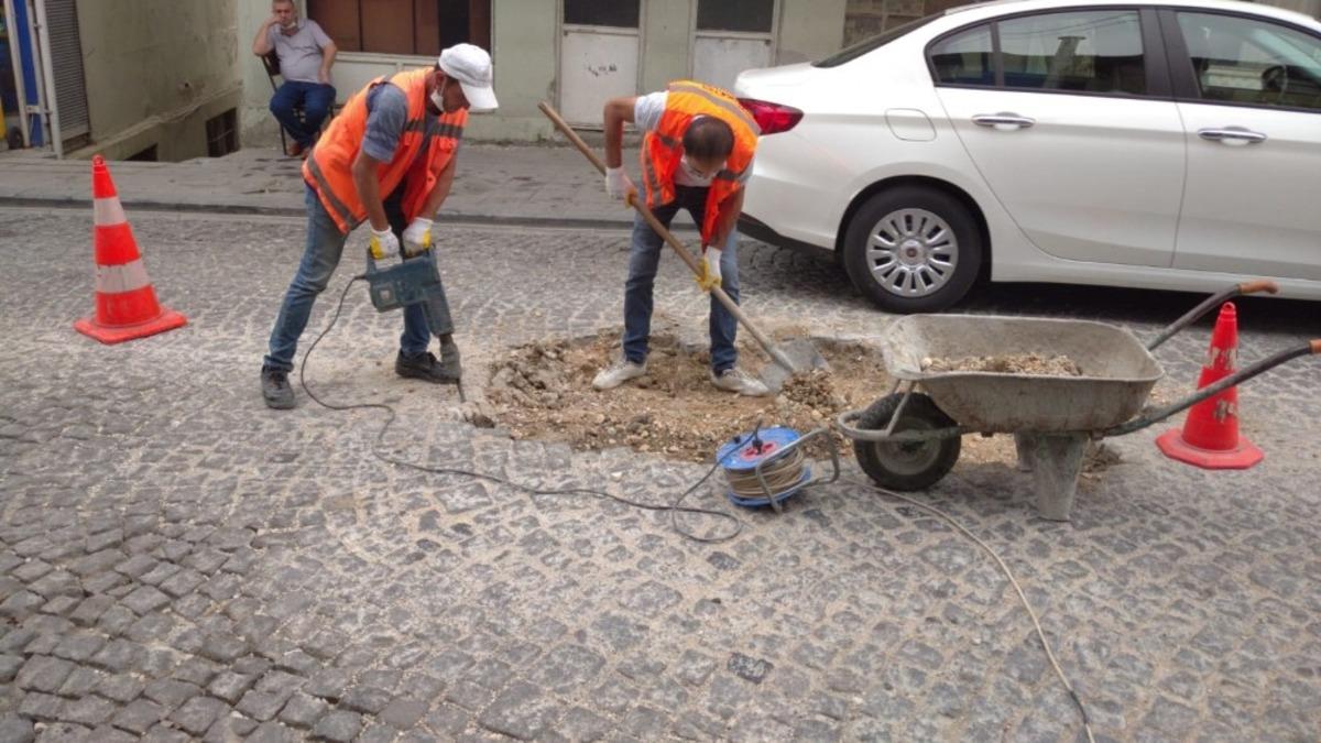 Tarihi b&ouml;lgede k&uuml;p taş tamiri yapıldı