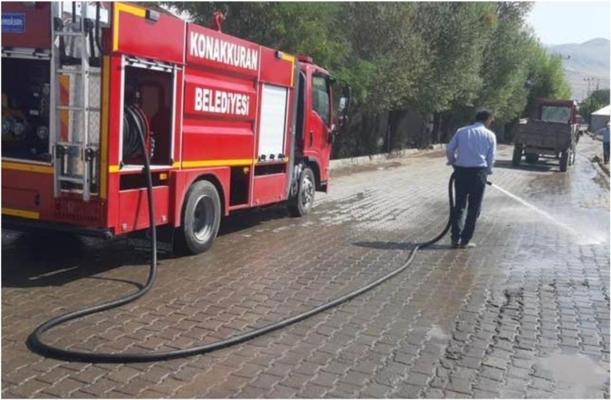 Konakkuran&rsquo;da cadde ve sokaklar tazyikli suyla yıkandı