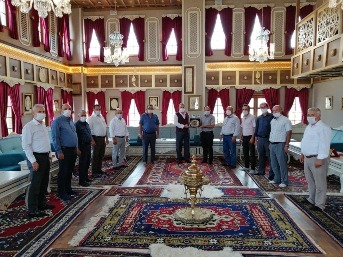 Yuntdağlı muhtarlardan Başkan &Ccedil;er&ccedil;i&rsquo;ye hizmet teşekk&uuml;r&uuml;