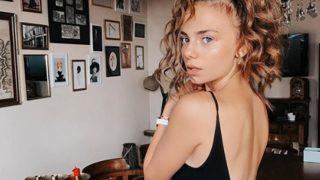 Oyuncu Bahar Şahin arkadaşlarının düğünü organize etti! Pozu sosyal medyayı salladı!