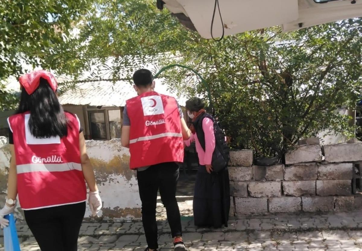 Bing&ouml;l&rsquo;de g&ouml;n&uuml;ll&uuml; gen&ccedil;lerden ihtiya&ccedil; sahiplerine gıda desteği