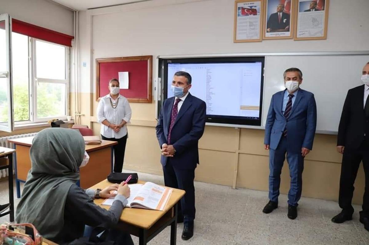 Vali Atay Fen Lisesi&rsquo;ni ziyaret etti