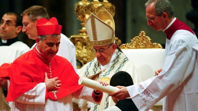 Giovanni Angelo Becciu ve Papa