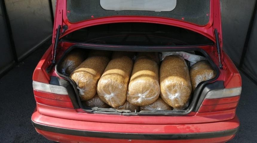 Yol kontrol noktasında 111 kilo ka&ccedil;ak t&uuml;t&uuml;n ele ge&ccedil;irildi