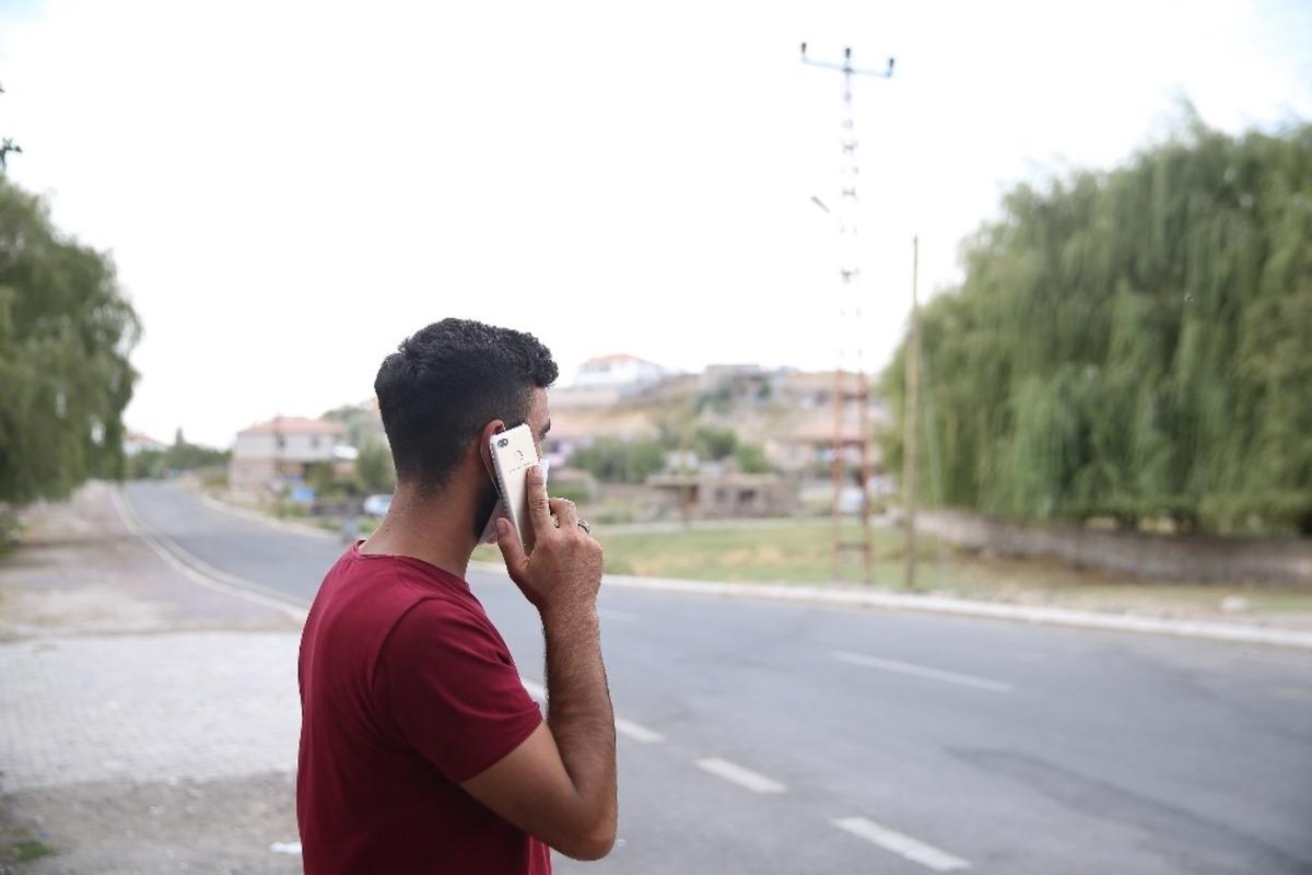 Başkan B&uuml;y&uuml;kkılı&ccedil; telefonda şebeke sorununu &ccedil;&ouml;zd&uuml;