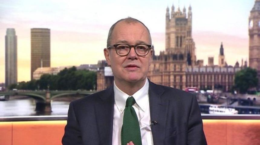 Koronavir&uuml;s: İngiltere h&uuml;k&uuml;metinin baş bilim danışmanı, aşı kontratını alan şirketin hissedarı &ccedil;ıktı