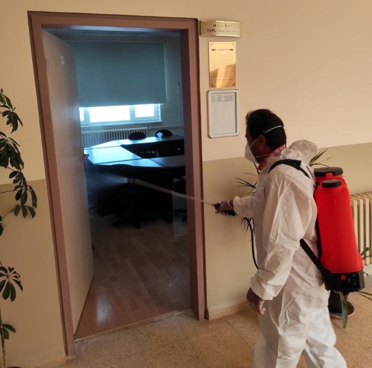 Van B&uuml;y&uuml;kşehir Belediyesi YDS &ouml;ncesi okulları dezenfekte etti