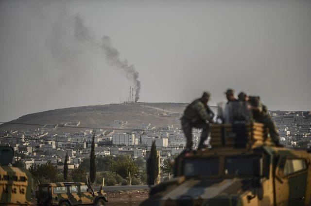 Kobani'ye IŞİD saldırılarının yoğunlaştığı Ekim başında Türk askerleri Şanlıurfa'nın Suriye sınırındaki Suruç bölgesine giderken.