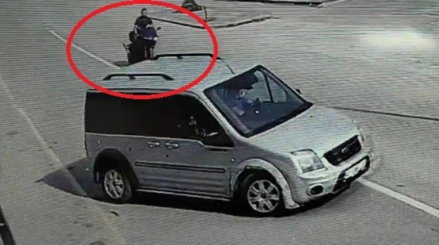 U dönüşü yapmak isterken motosikleti görmeyince...