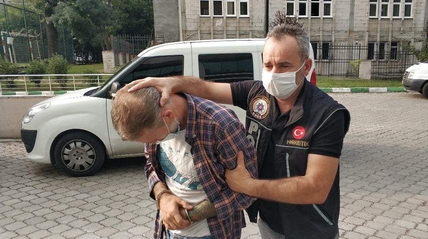 Otob&uuml;s terminalinde uyuşturucu operasyonu