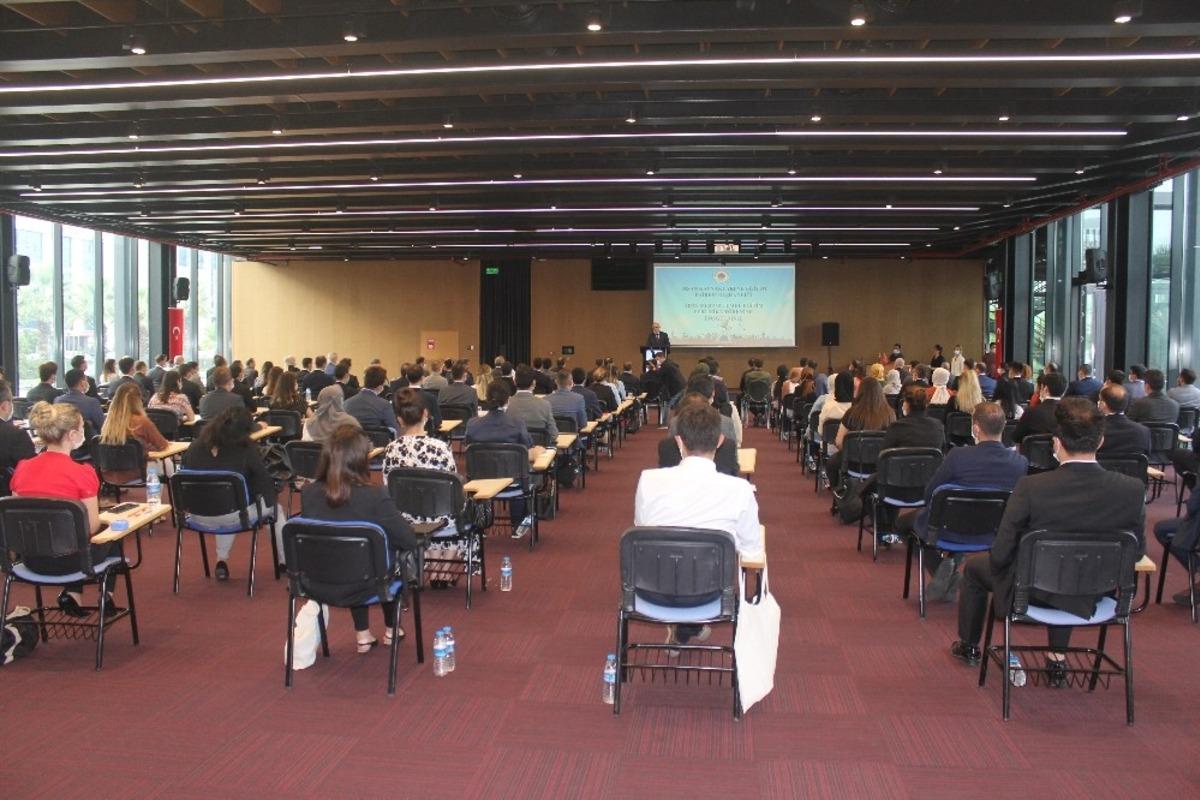 Başkan ve rekt&ouml;rden yeni memurlara &ouml;nemli uyarılar