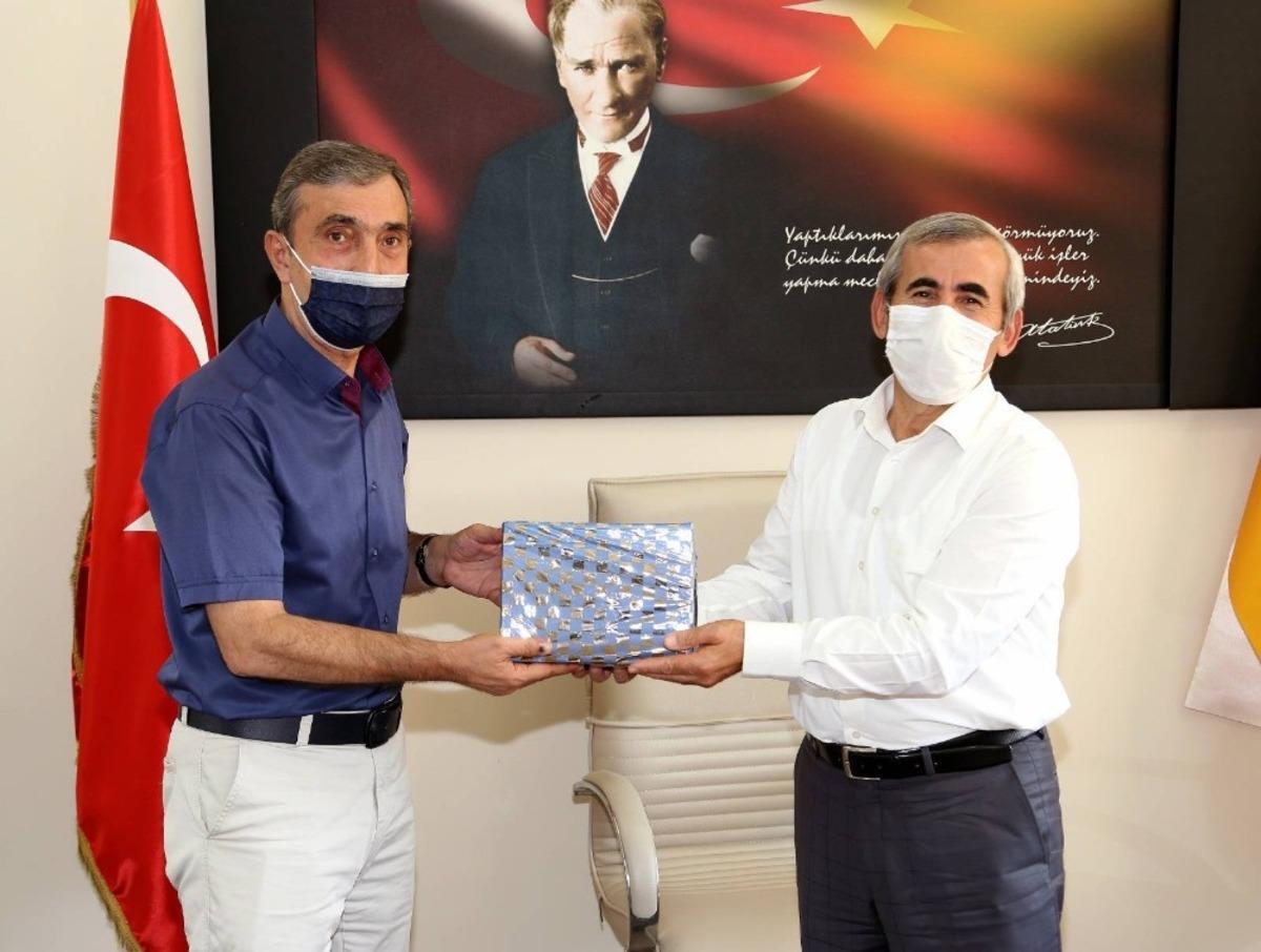 İn&ouml;n&uuml; &Uuml;niversitesi&rsquo;nde 4 fak&uuml;ltenin dekanı değişti