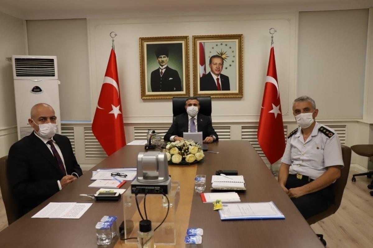 Vali Atay, korona vir&uuml;s tedbirleri değerlendirme toplantıları online katıldı