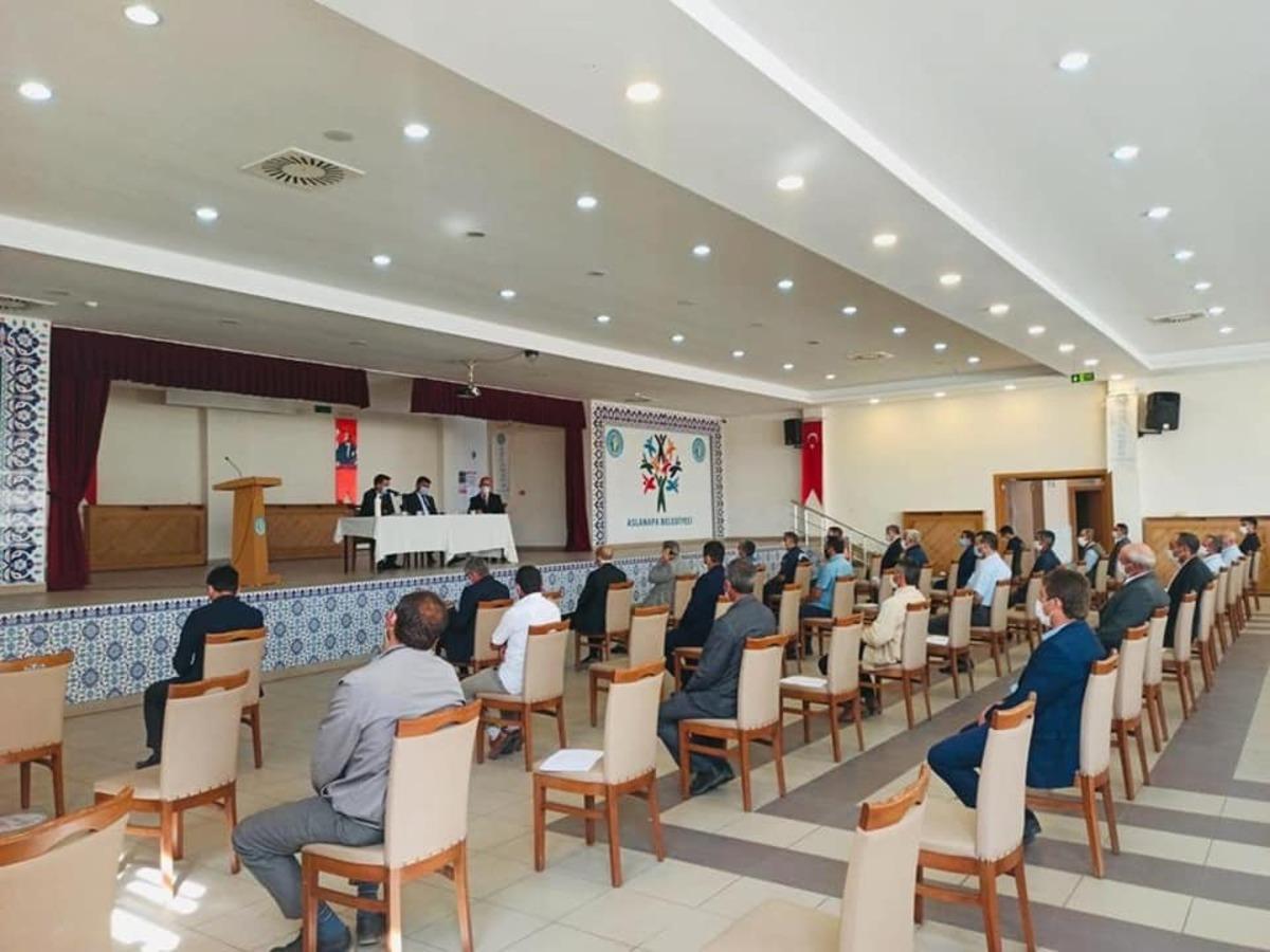 Aslanapa&rsquo;da muhtarlar toplantısı yapıldı
