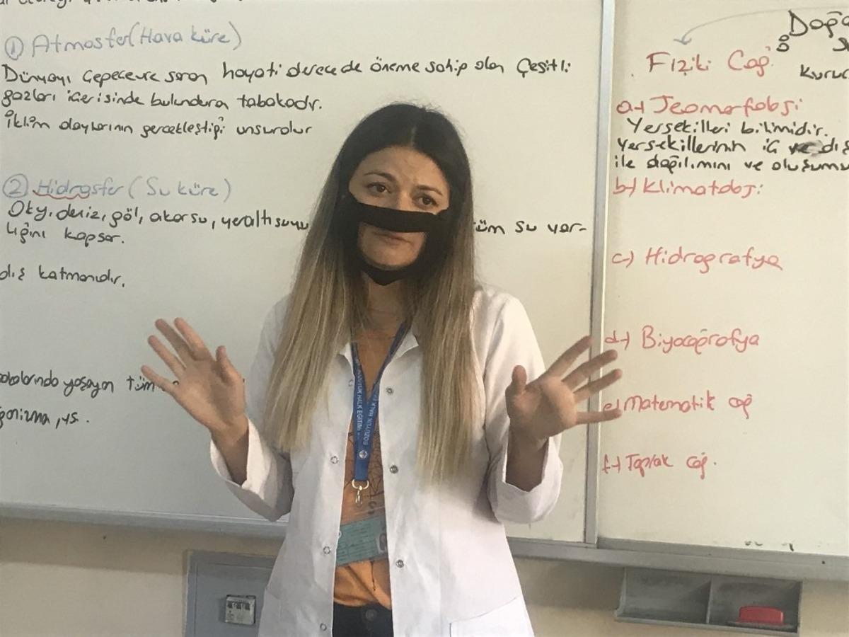 İşitme engellilere &ouml;zel şeffaf maske &uuml;retimine başlandı
