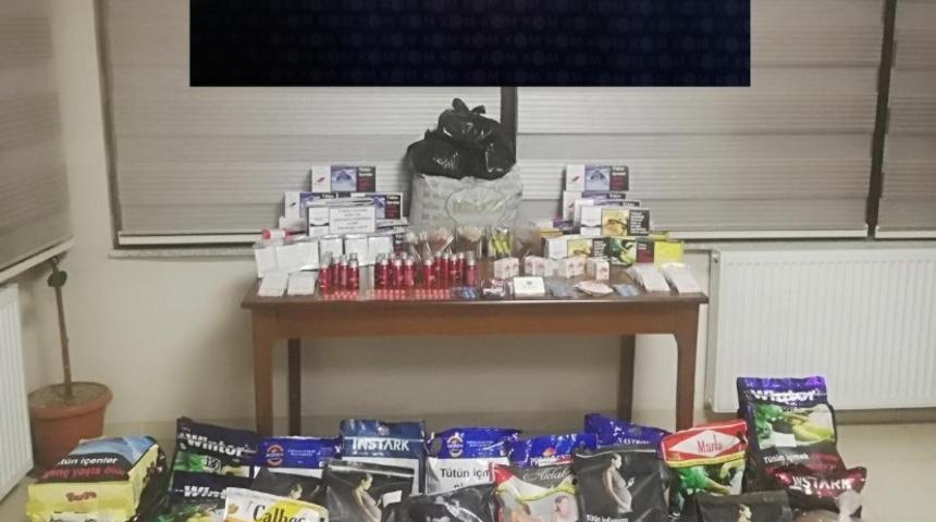 Polisten ka&ccedil;ak sigara ve cinsel i&ccedil;erikli hap operasyonu