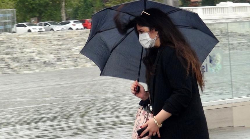 Bayburt&rsquo;ta g&ouml;k g&uuml;r&uuml;lt&uuml;l&uuml; sağanak bekleniliyor